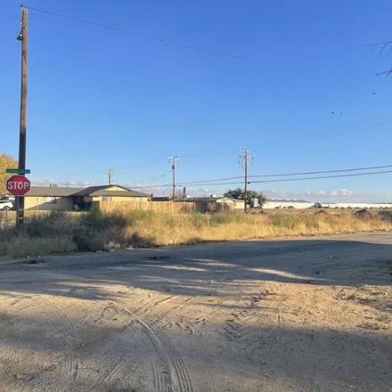 Image 5 - 7472 Xavier Avenue, California City, CA 93505, USA - House for sale