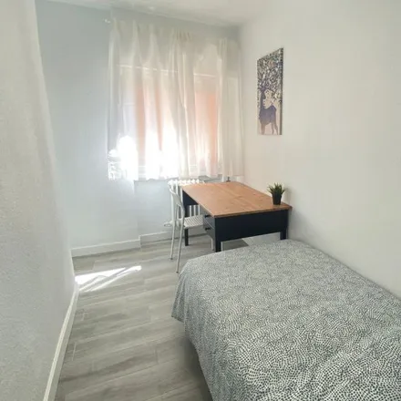 Rent this 7 bed room on Centro Privado de Educación Infantil in Primaria y Secundaria Nuestra Señora del Carmen, Avenida Real de Pinto
