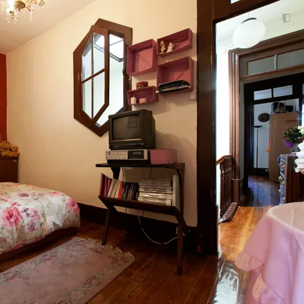 Rent this 3 bed room on Rua de Costa Cabral 279 in 4200-211 Porto, Portugal