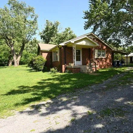 Image 3 - 3011 Lights Chapel Road, Greenbrier, Robertson County, TN 37073, USA - House for sale