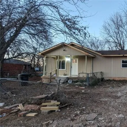 Buy this 3 bed house on 4619 Southeast Idell Drive in Moore, OK 73165