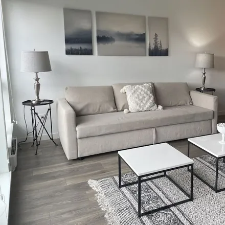 Rent this 1 bed condo on Fairfield in Victoria, BC V8W 1N6