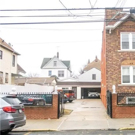 Rent this 3 bed house on 4354 Matilda Avenue in New York, NY 10466