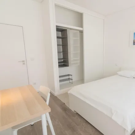 Rent this 4 bed room on Rua 1º de Maio in 4430-999 Vila Nova de Gaia, Portugal