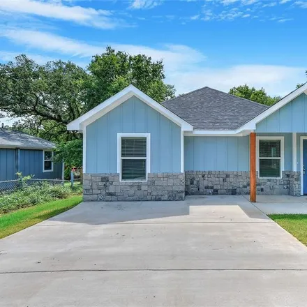 Rent this 3 bed house on 726 East Chestnut Street in Denison, TX 75021