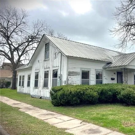 Image 2 - Cuero Police Department, 208 East Live Oak Street, Cuero, TX 77954, USA - House for sale