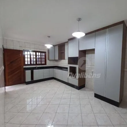 Rent this 3 bed house on Rua das Rosas in Jardim Primavera, Mauá - SP