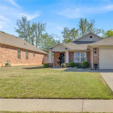 Image 2 - 2022 Southeast 8th Street, Moore, OK 73160, USA - House for sale