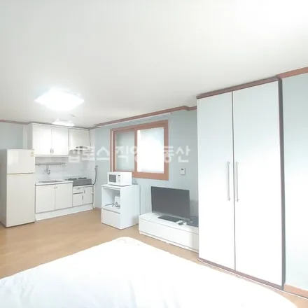 Rent this studio apartment on 서울특별시 강남구 역삼동 748-27