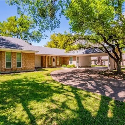 Buy this 2 bed house on 682 Arrowhead Drive in Salado, Bell County