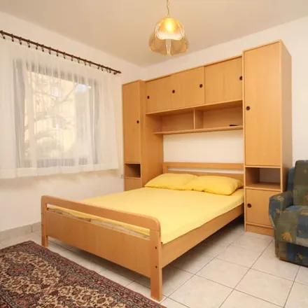 Rent this 4 bed apartment on 21223 Okrug Gornji