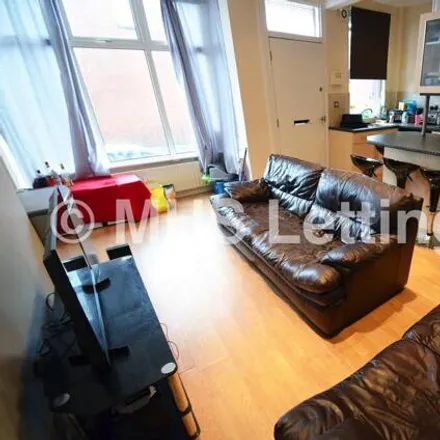 Image 2 - Knowle Terrace, Leeds, LS4 2PA, United Kingdom - House for rent