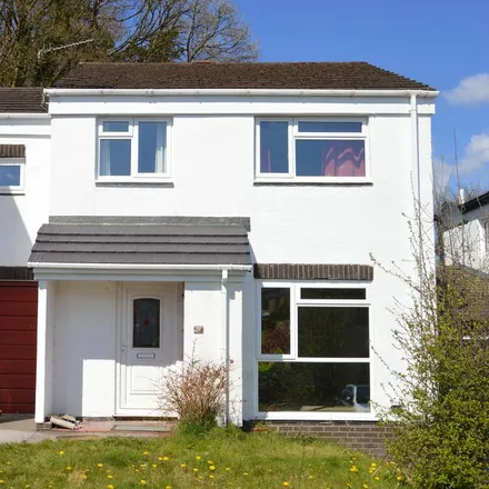 Rent this 4 bed house on Heol Drindod in Carmarthen, SA31 3NX