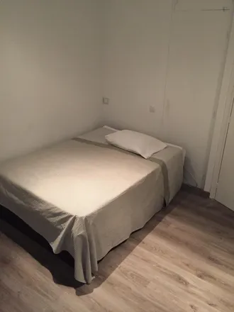 Rent this 3 bed room on Carrer de Roger de Flor in 279, 08013 Barcelona