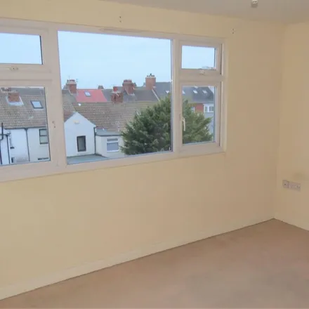 Image 5 - Coatham Road, Redcar, TS10 1RZ, United Kingdom - Apartment for rent