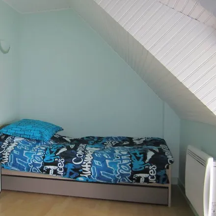 Rent this 2 bed house on 56400 Plougoumelen