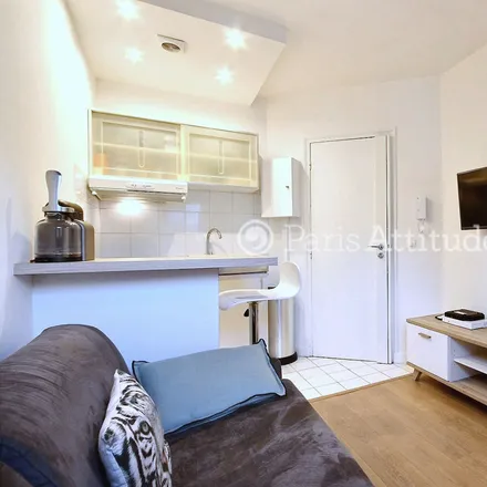 Image 3 - 5 Square du Roule, 75008 Paris, France - Apartment for rent