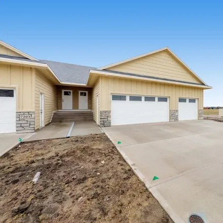 Buy this 2 bed condo on 7211 East 45th Street in Anderson Subdivision, Sioux Falls