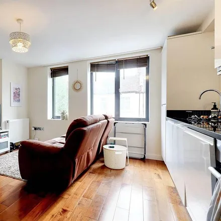 Image 3 - Broadway Lofts, Gatton Road, London, SW17 0EZ, United Kingdom - Apartment for rent