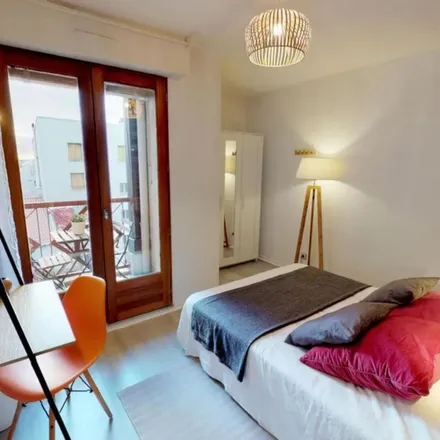 Rent this 3 bed apartment on 10 Rue Agathoise in 31000 Toulouse, France