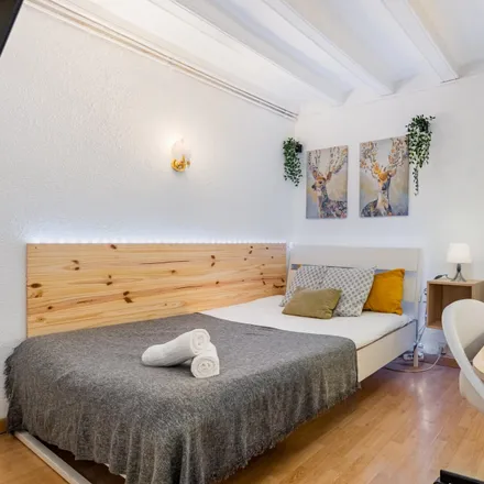 Rent this 3 bed room on Carrer Ample in 3, 08002 Barcelona