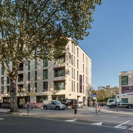 Rent this 3 bed apartment on Centre 500 in Chiswick High Road, London
