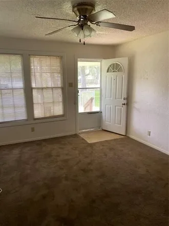 Image 2 - 923 Meyer Street, Lake Barbara, Clute, TX 77531, USA - House for rent