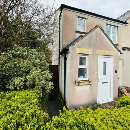 Rent this 3 bed duplex on Meadow Drive in Saltash, PL12 6XJ
