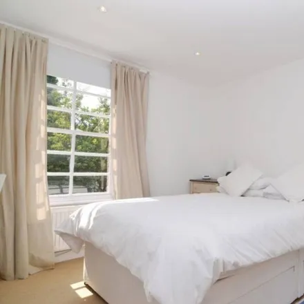 Rent this 2 bed townhouse on London in TW1 2NQ, United Kingdom