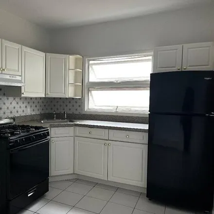 Rent this 2 bed apartment on 86 Glenwood Avenue in New York, NY 10301