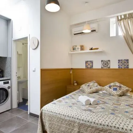 Image 2 - Quebra Gelo, Rua do Bonjardim 676, 4000-060 Porto, Portugal - Apartment for rent