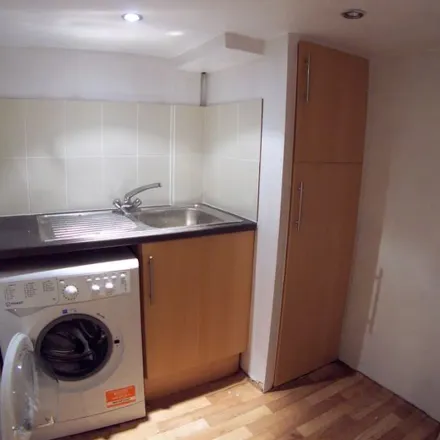 Rent this 2 bed apartment on Bankfield Terrace in Leeds, LS4 2RD