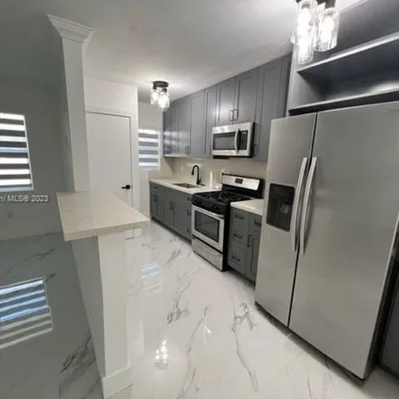 Image 1 - 4250 Southwest 67th Avenue, South Miami, FL 33155, USA - Apartment for rent