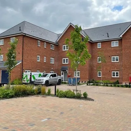 Rent this 2 bed apartment on Franklin Gardens in Didcot, OX11 9GS