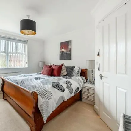 Image 3 - Clay Court, Queensbury, London, HA3 9EU, United Kingdom - Townhouse for sale