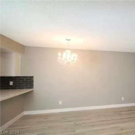 Image 4 - 1057 East Katie Avenue, Paradise, NV 89119, USA - Condo for rent