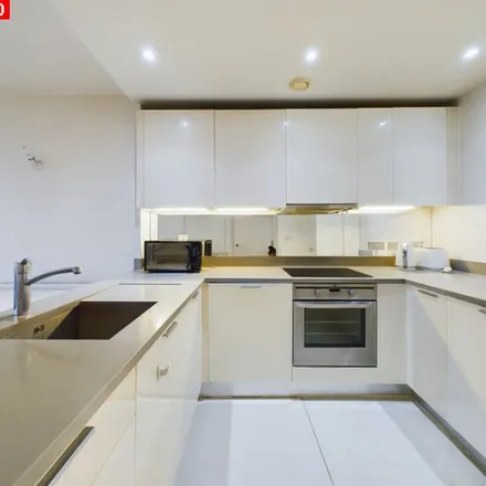 Rent this 3 bed apartment on Vantage Building in Station Road, London