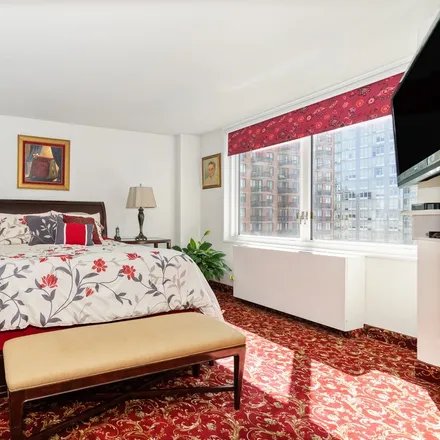 Image 6 - 220 East 54th Street, New York, NY 10022, USA - Condo for sale