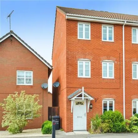 Buy this 3 bed townhouse on Stableford Close in Shepshed, LE12 9BT