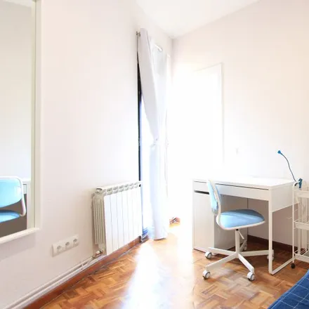Rent this 12 bed room on Madrid in Avenida Felipe II, 6