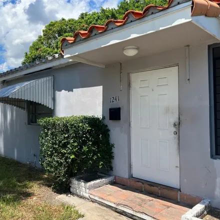 Image 2 - 1231 Northeast 130th Street, North Miami, FL 33161, USA - House for sale