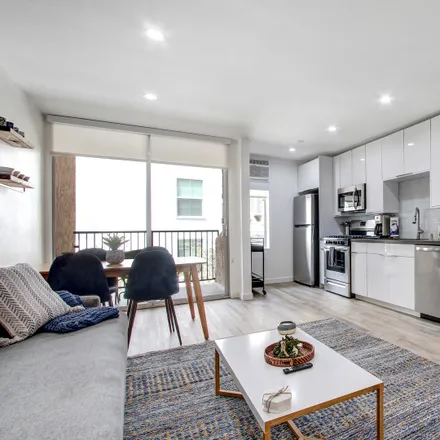 Rent this 2 bed apartment on Pressed Juicery in Kinross Avenue, Los Angeles
