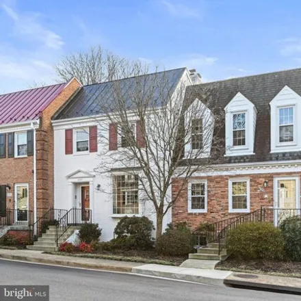 Image 2 - 6759 Towne Lane Road, Ingleside, McLean, VA 22101, USA - Townhouse for sale