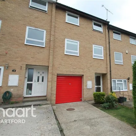 Rent this 3 bed townhouse on Challock Close in London, TN16 3XP