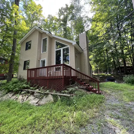 Buy this 3 bed house on 1041 Rolling Hills Drive in Paupack Township, PA 18436