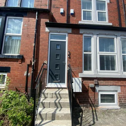 Rent this 1 bed apartment on Burchett Place in Leeds, LS6 2LN