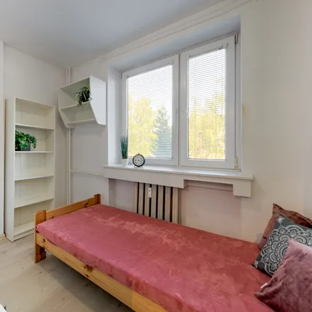 Rent this 6 bed room on Kapitana Zygmunta Pawlaczyka 1 in 02-790 Warsaw, Poland