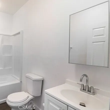 Image 7 - 1824 West 11th Street, Los Angeles, CA 90006, USA - House for sale