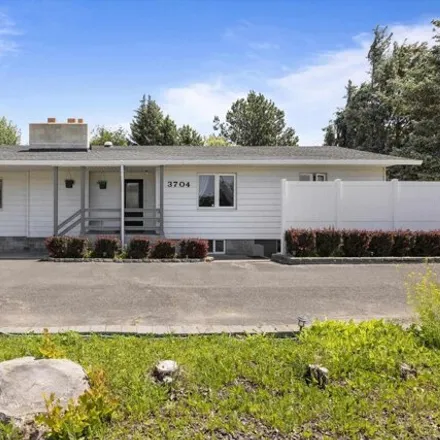 Buy this 4 bed house on 3732 West 10th Avenue in Kennewick, WA 99336