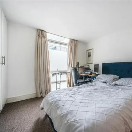 Image 5 - Moore House, Cassilis Road, Millwall, London, E14 9LN, United Kingdom - Apartment for sale